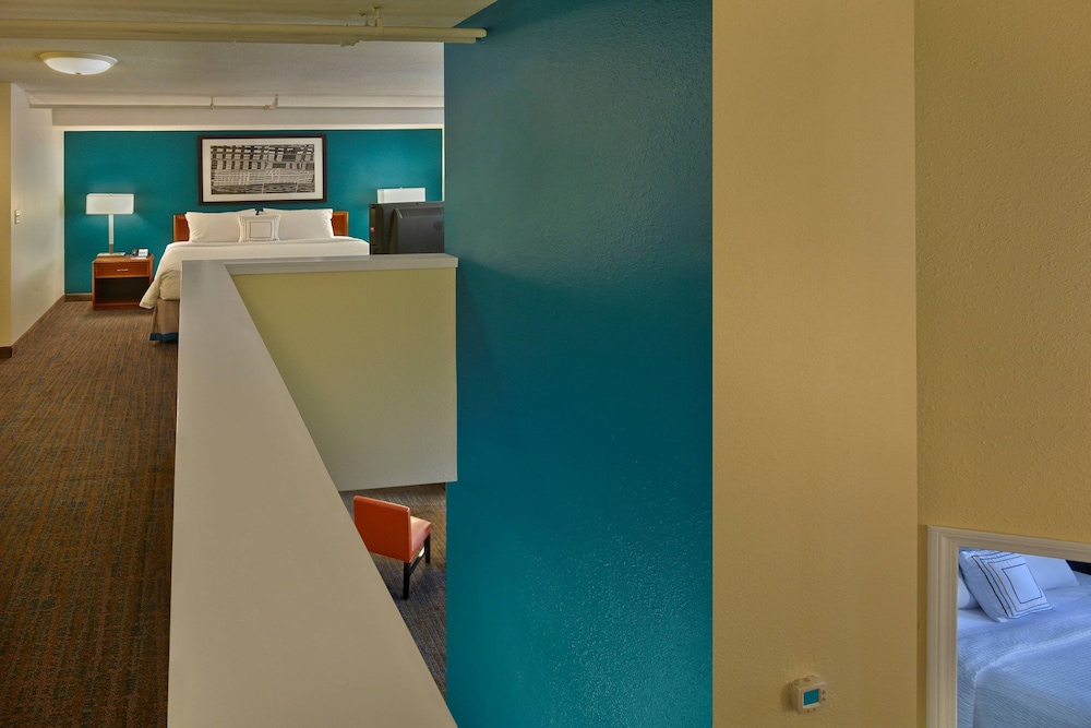 Suite, 1 Double Bed - Photo 4