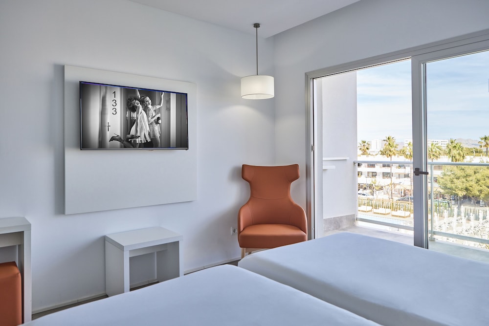 Twin Room, Balcony, Pool View - Photo 3