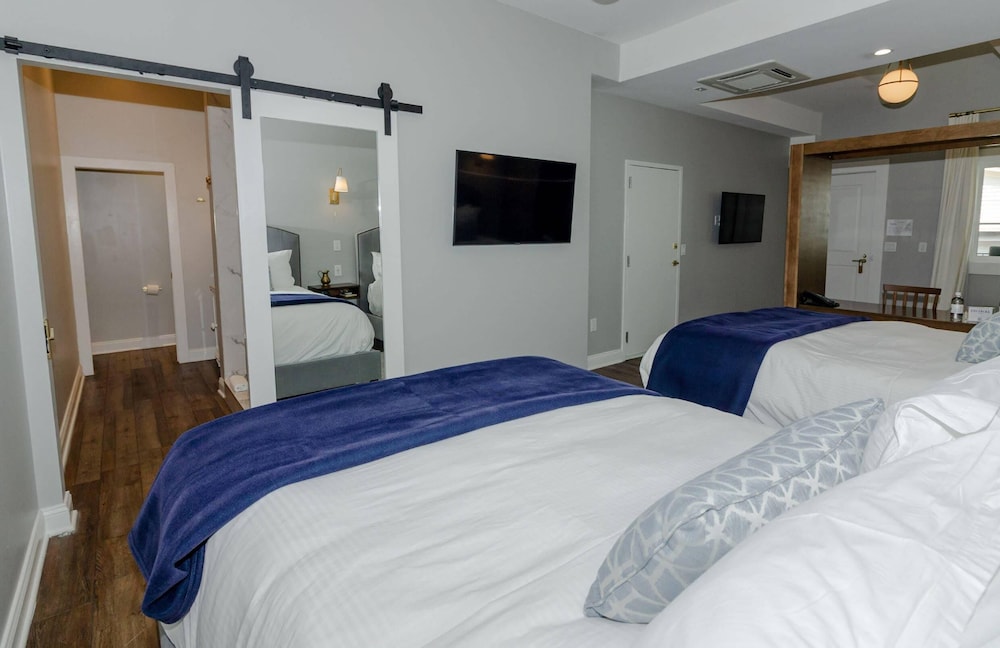 Suite, 2 Queen Beds, Non Smoking - Photo 5