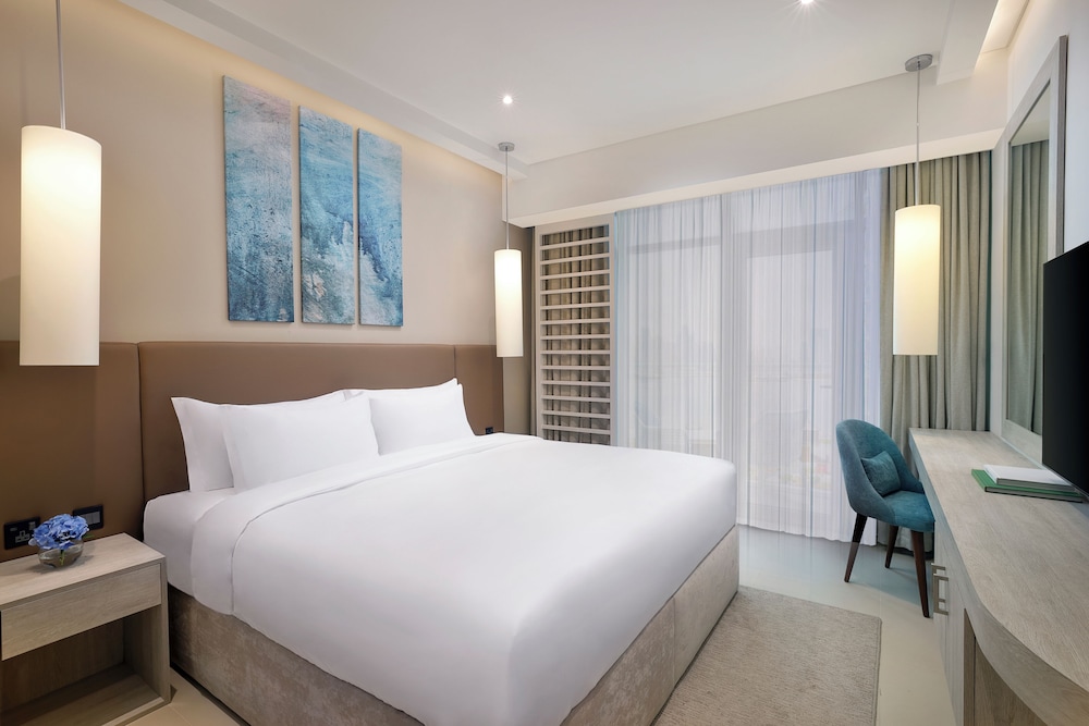 1 Bedroom Apartment with Balcony, Beach & Rooftop Infinity Pool Access, Shuttle to Mall Of Emirates photo 3
