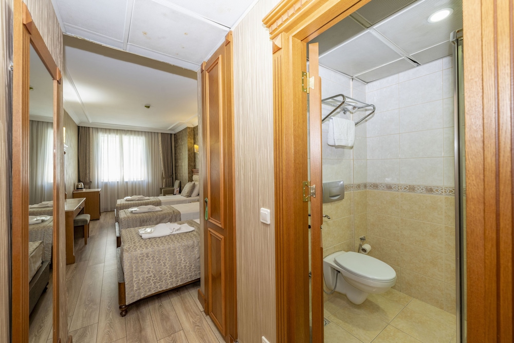 Standard Triple Room photo 2