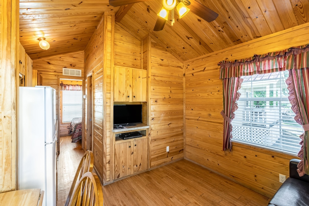 Standard Cabin, Non Smoking (Linens Included) photo 1