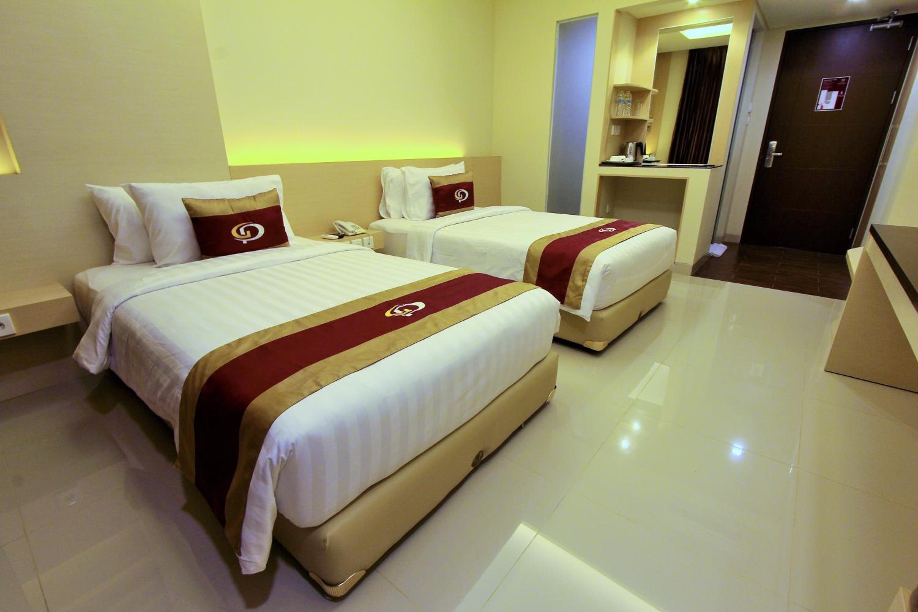 Double or Twin Room with City View photo 3