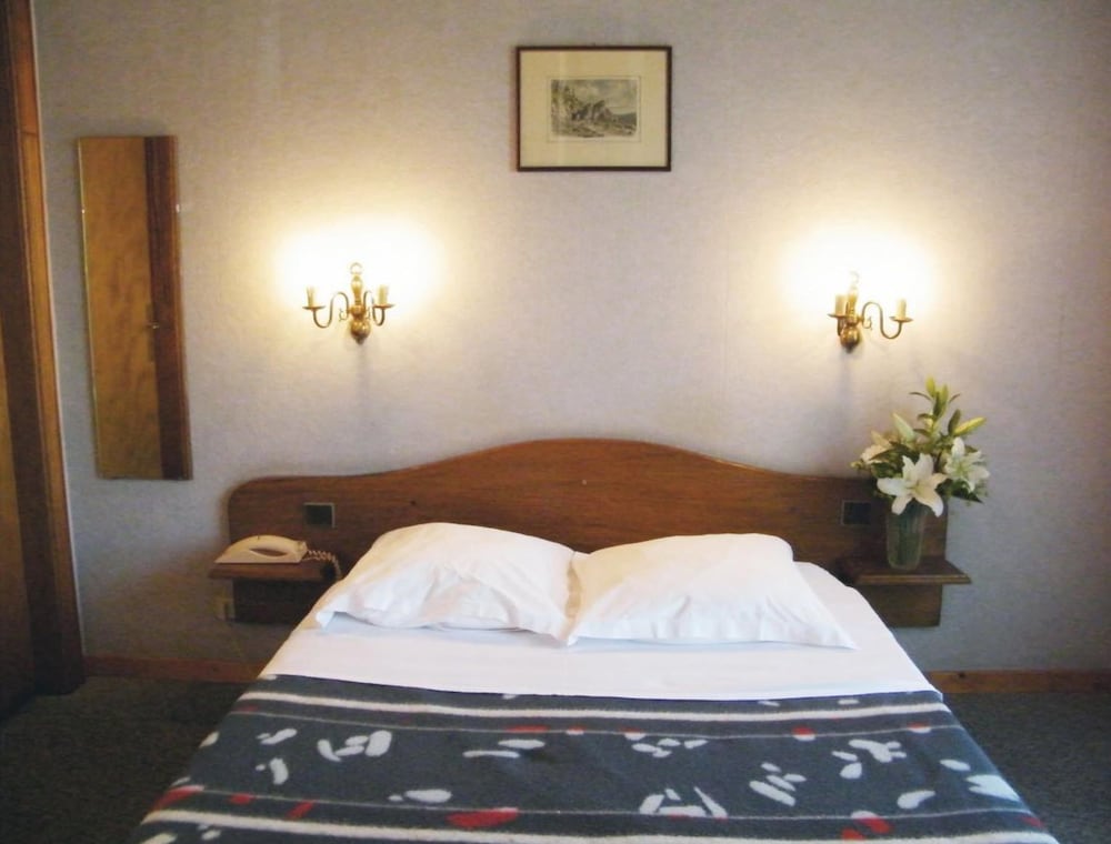 Standard Double or Twin Room photo 3