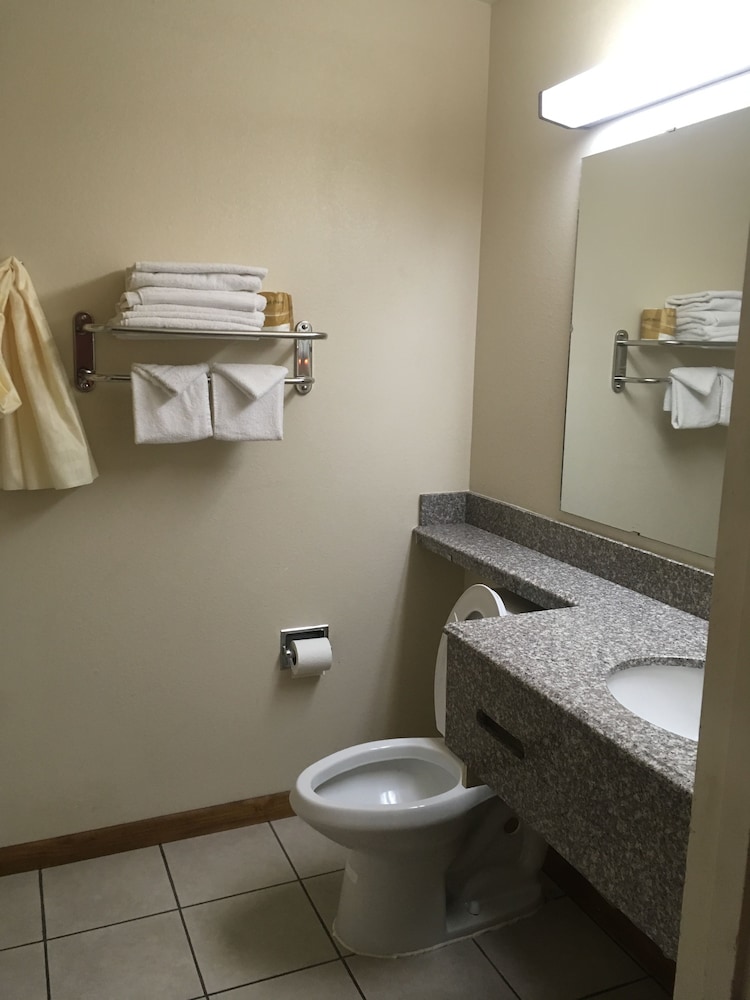 Standard Room, 1 King Bed, Non Smoking - Photo 2