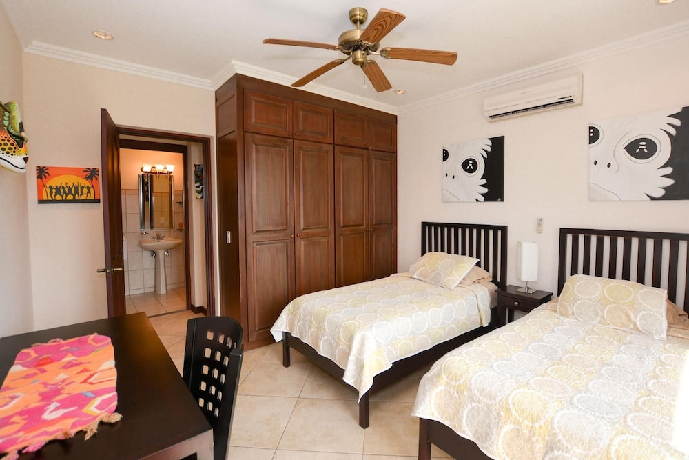 Condo, 2 Bedrooms
