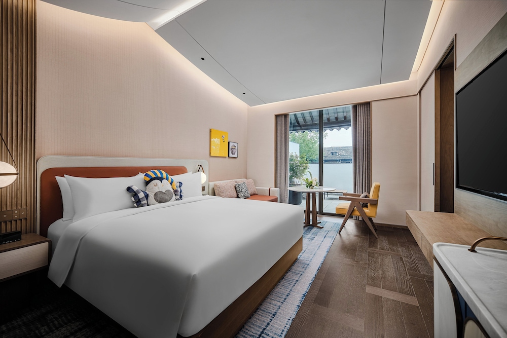 Grand Room, 1 King Bed, Accessible, River View (Courtyard Area)