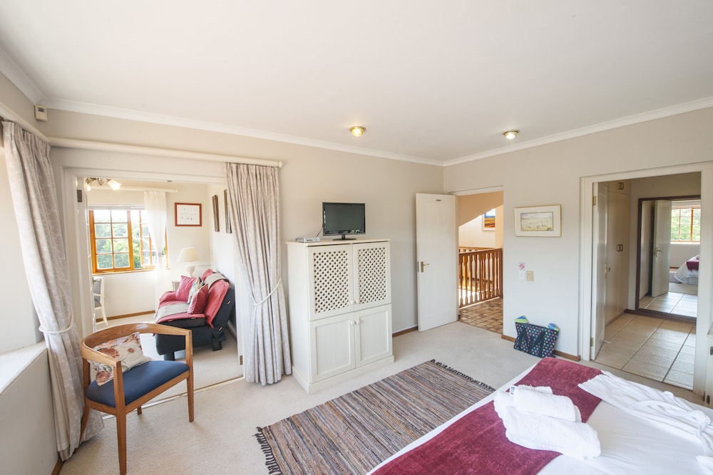 Superior Suite (Harmony King or twin, en-suite & loun) photo 2