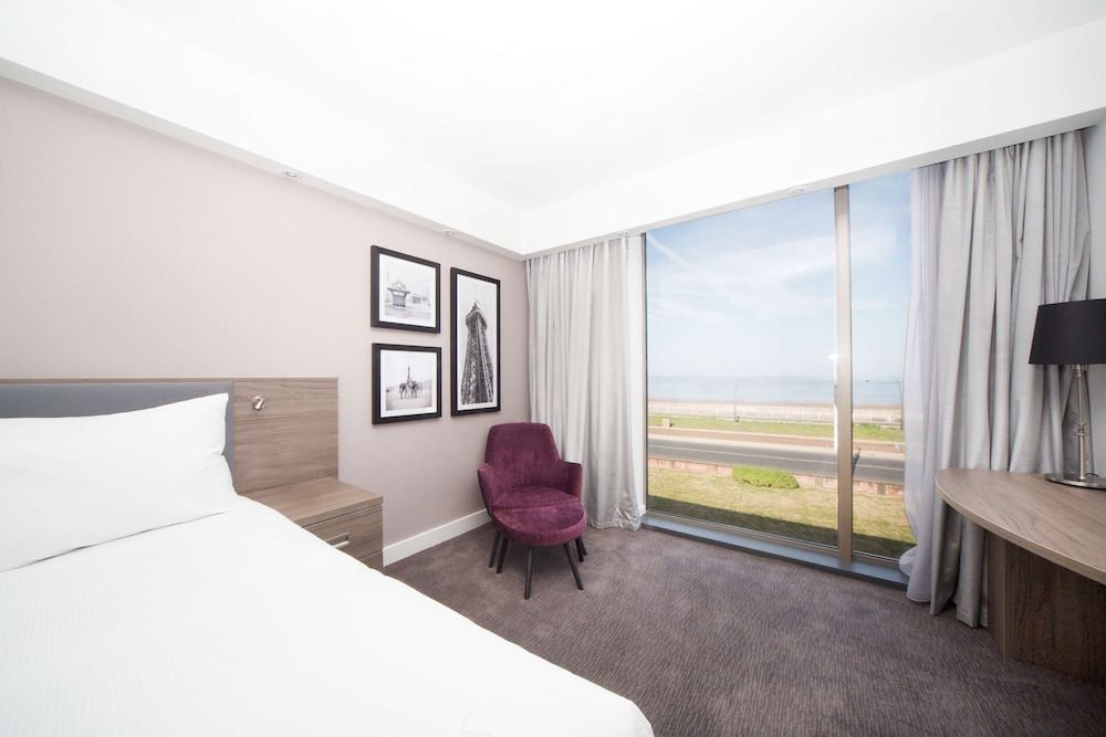 Room, 1 Queen Bed, Accessible - Photo 7