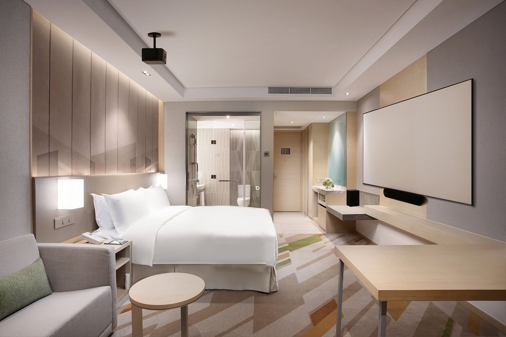 Standard Room, 1 King Bed (Media) photo 1