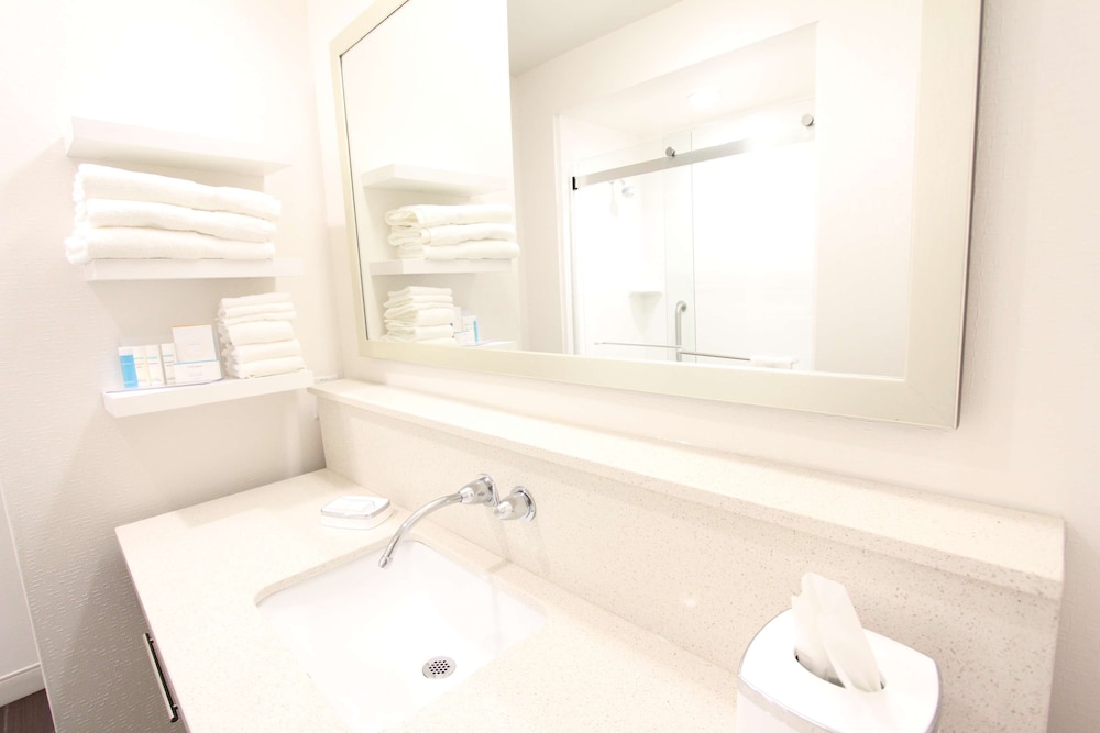 Room, 2 Queen Beds, Accessible, Bathtub photo 3