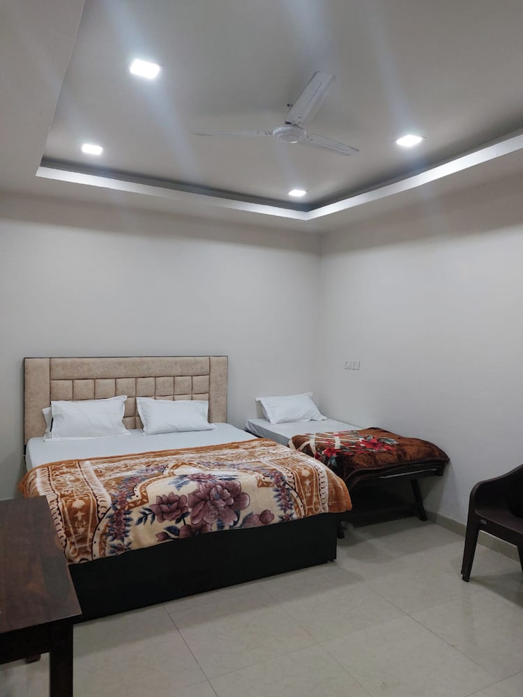 Deluxe Triple Room, City View