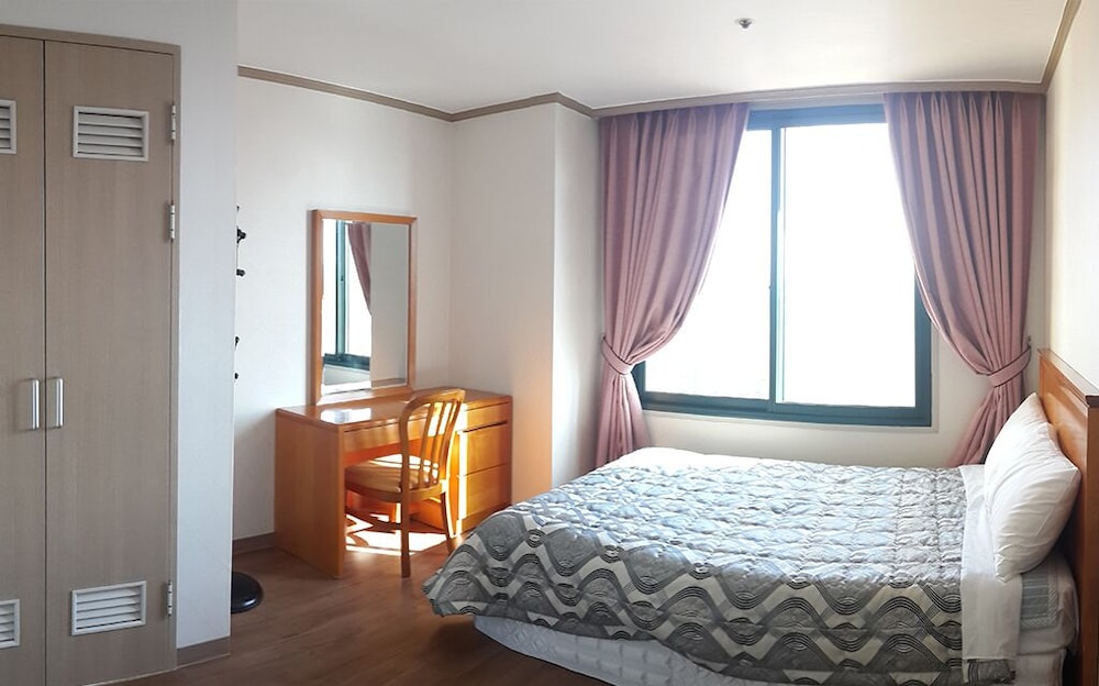 Gold Suite A