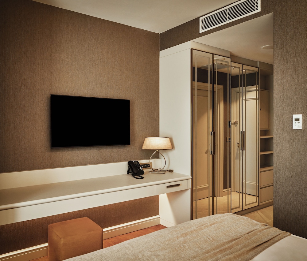 Basic Quadruple Room photo 3