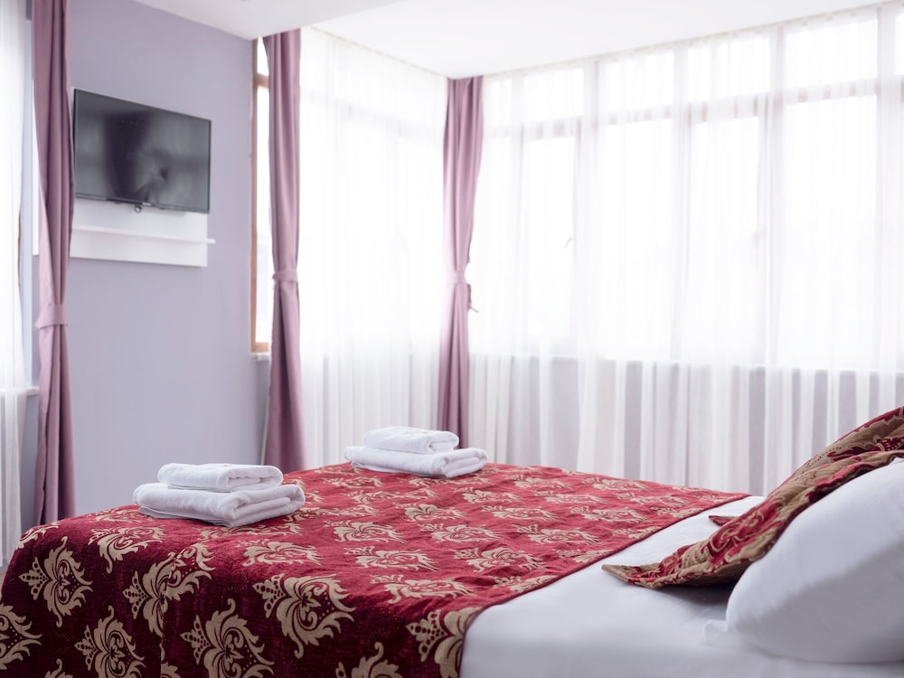 Classic Triple Room, Garden View photo 3