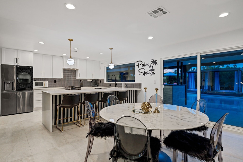 The Ritz - Luxury Home With Pool Speakeasy Bar, Billede 35