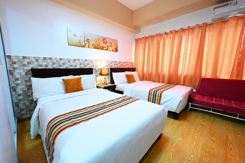 Deluxe Quadruple Room, 2 Double Beds, Kitchen, Courtyard View photo 3