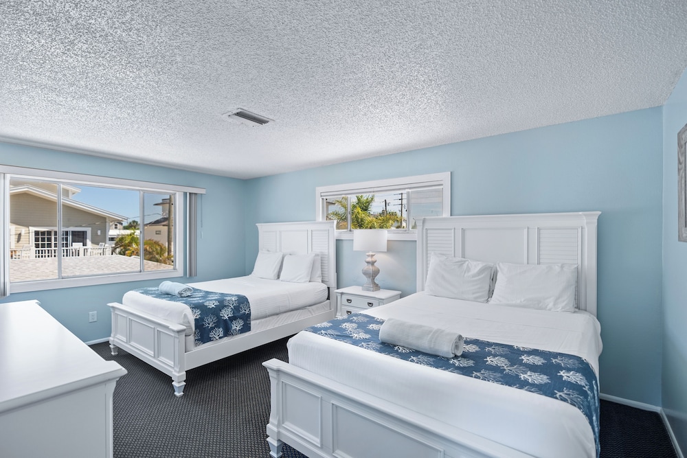 Beachfront 1 Bedroom Deluxe Units #11 & #12 (at White Sands) photo 2