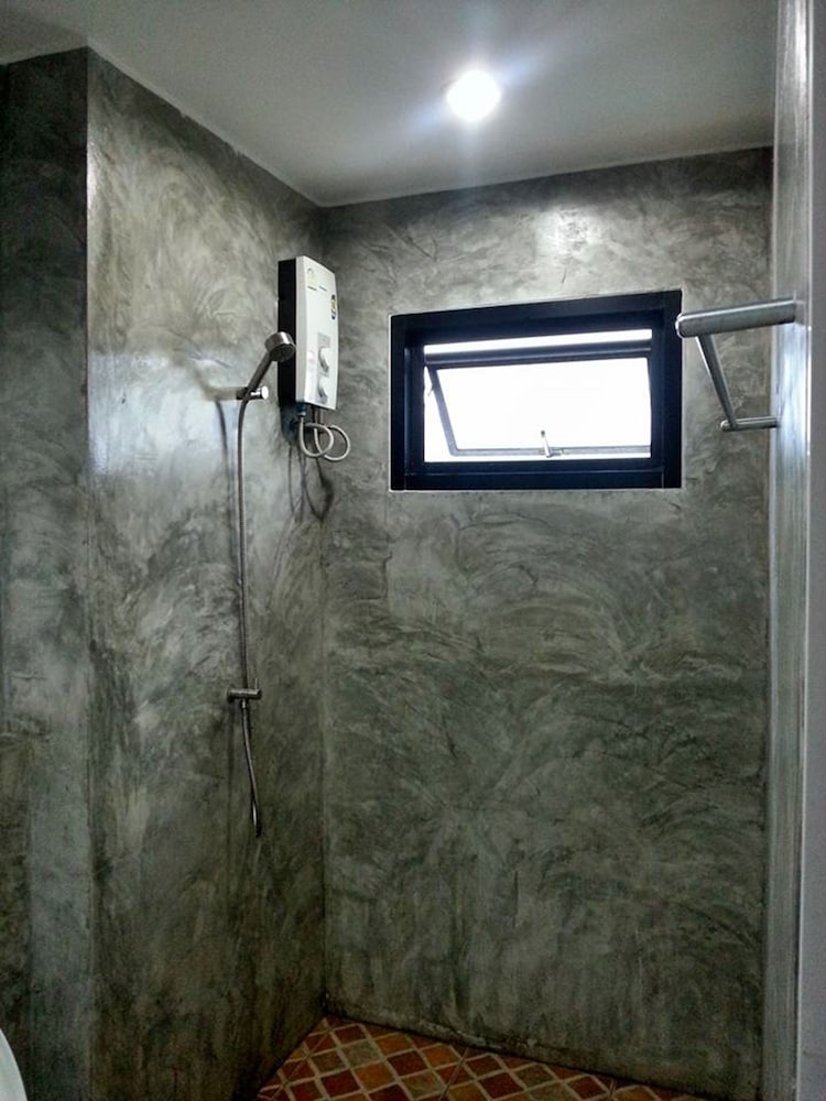 Standard Twin Room with Air-Con photo 3