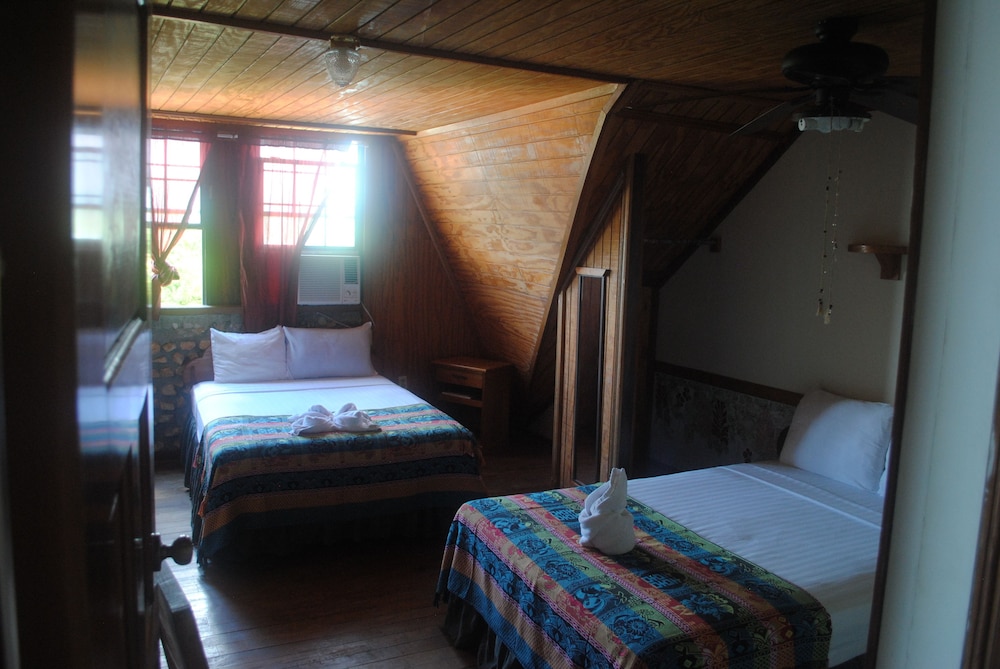 Deluxe Double Room, Multiple Beds, Non Smoking photo 3