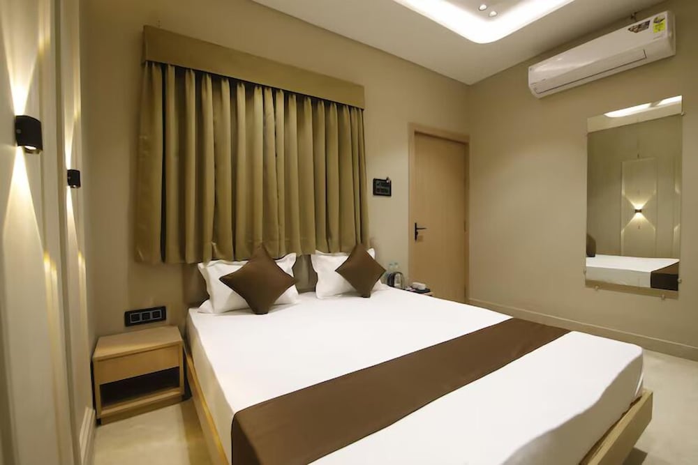 Deluxe Room, City View