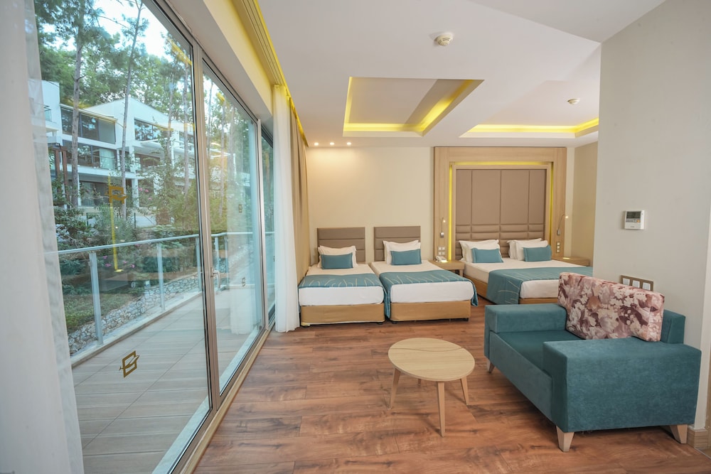 Grand Quadruple Room, 1 Bedroom, Garden View photo 3