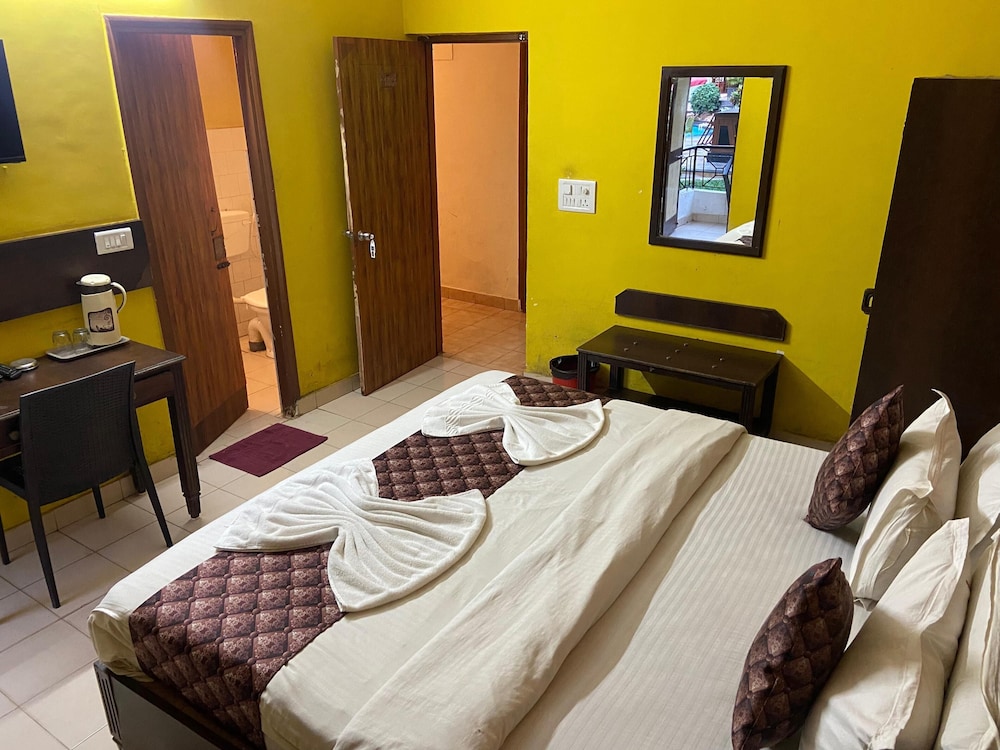 Deluxe Double Room, Balcony, Pool View