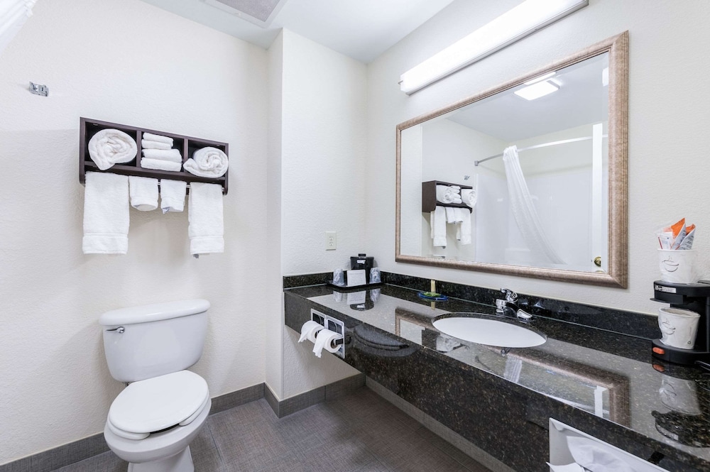 Suite, Multiple Beds, Non Smoking - Photo 3