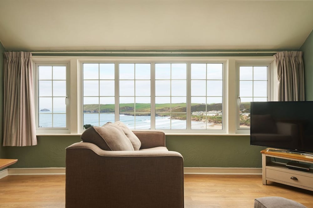 Apartment (Sleeps 6) photo 3