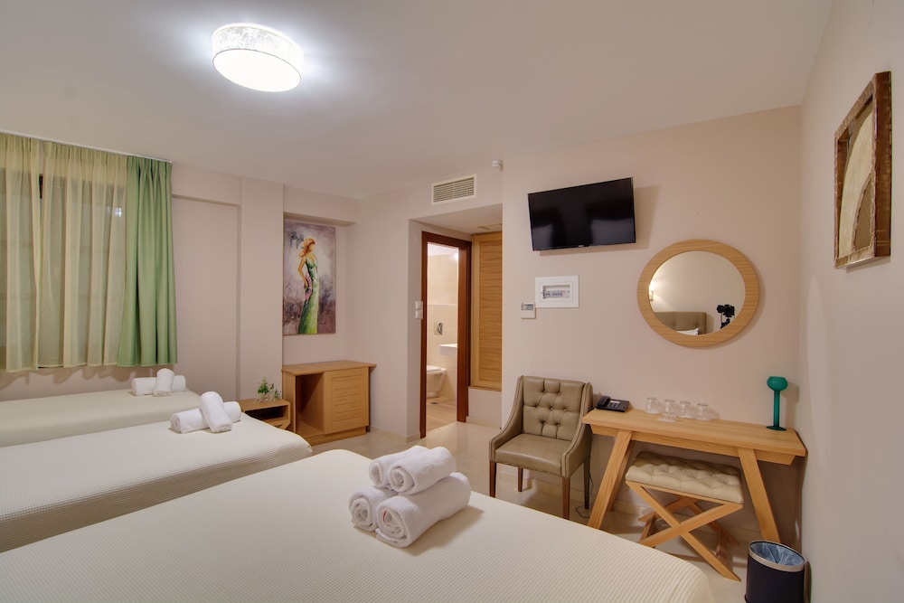 Deluxe Quadruple Room