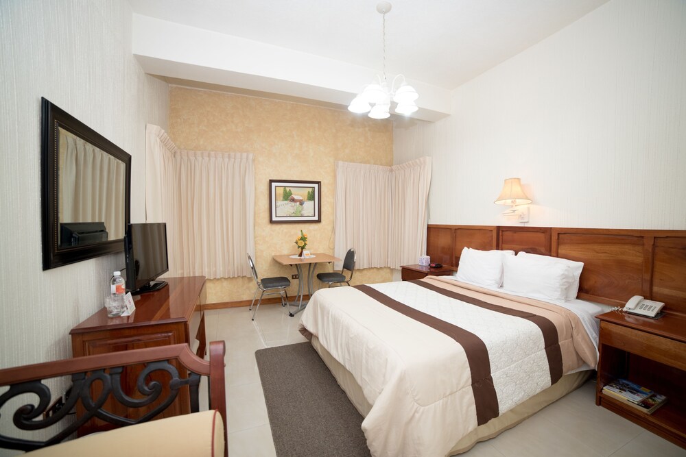Standard Room, 1 Queen Bed photo 1