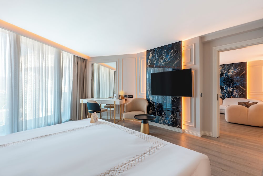 Junior Suite, Balcony, Garden View