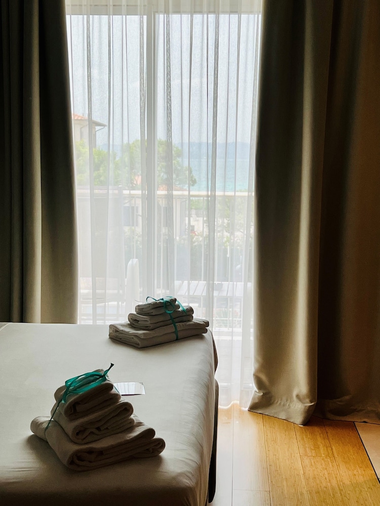 Prestige Double Room, partial lake view (free access SPA) photo 2