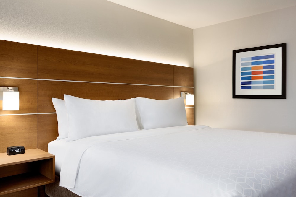 Standard Room, 1 King Bed - Photo 1