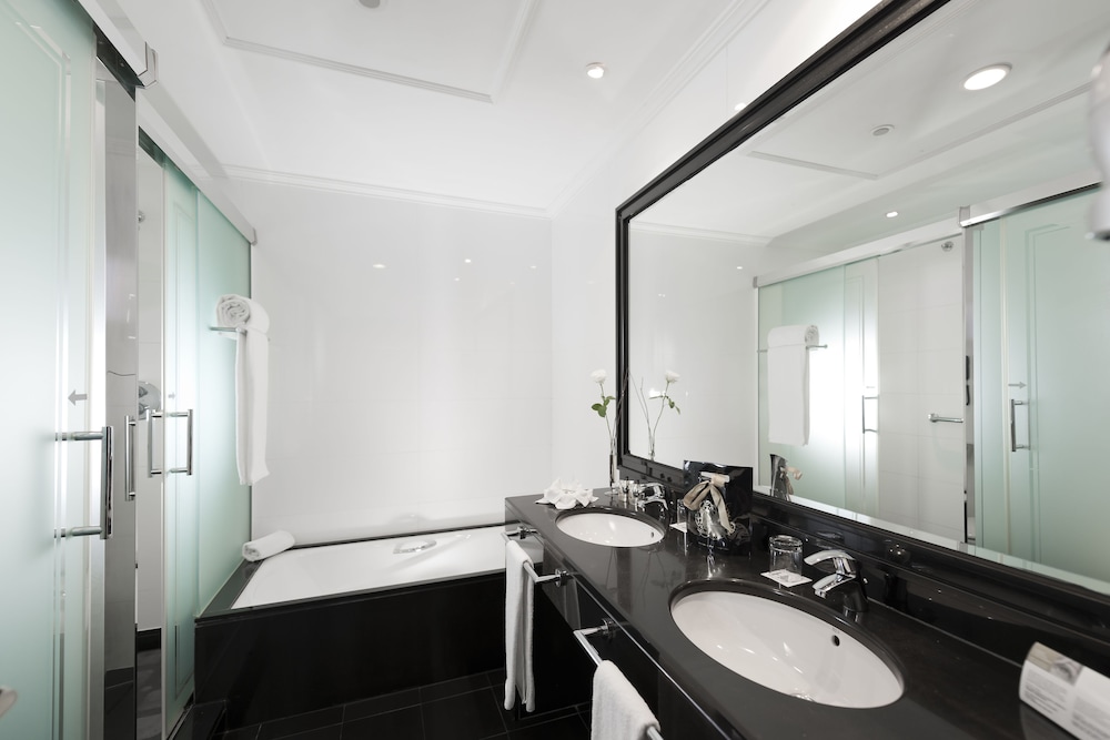 Double Room (Romantic Package) - Photo 5