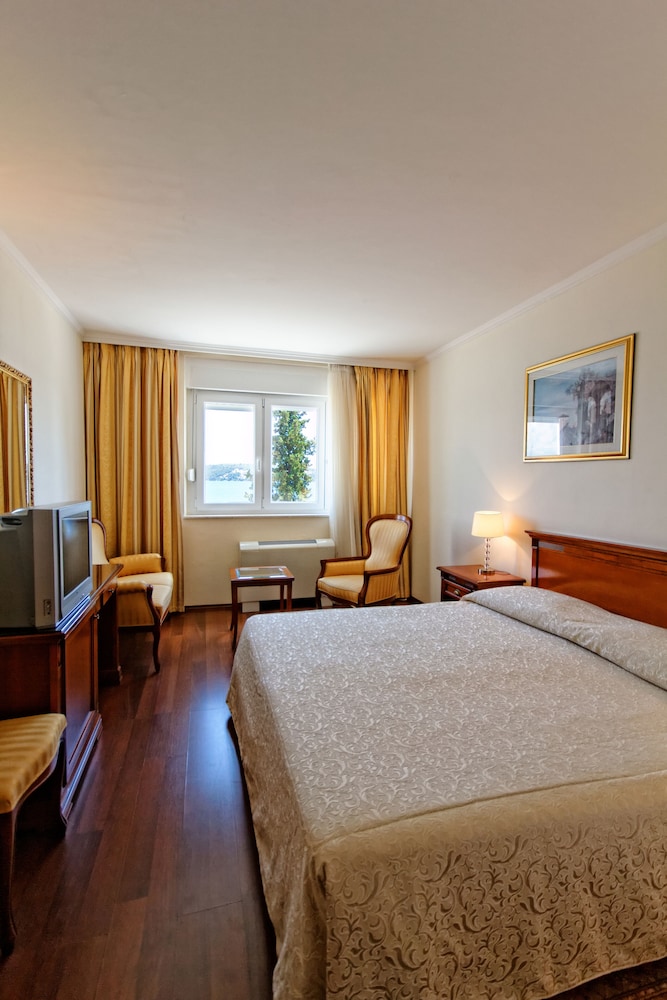 Classic Double Room - Photo 1