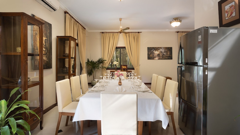 Private Five-Bedroom Home - Daily Afternoon Tea + Personal Chef