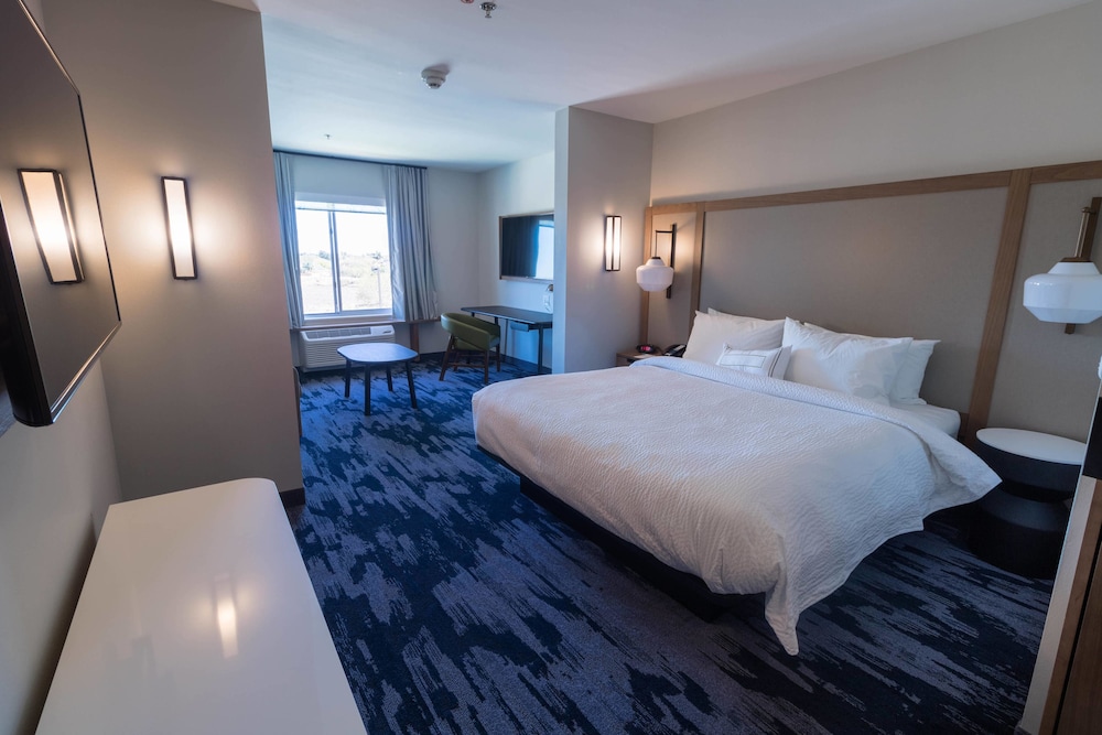 Suite, 1 King Bed with Sofa bed, City View photo 1