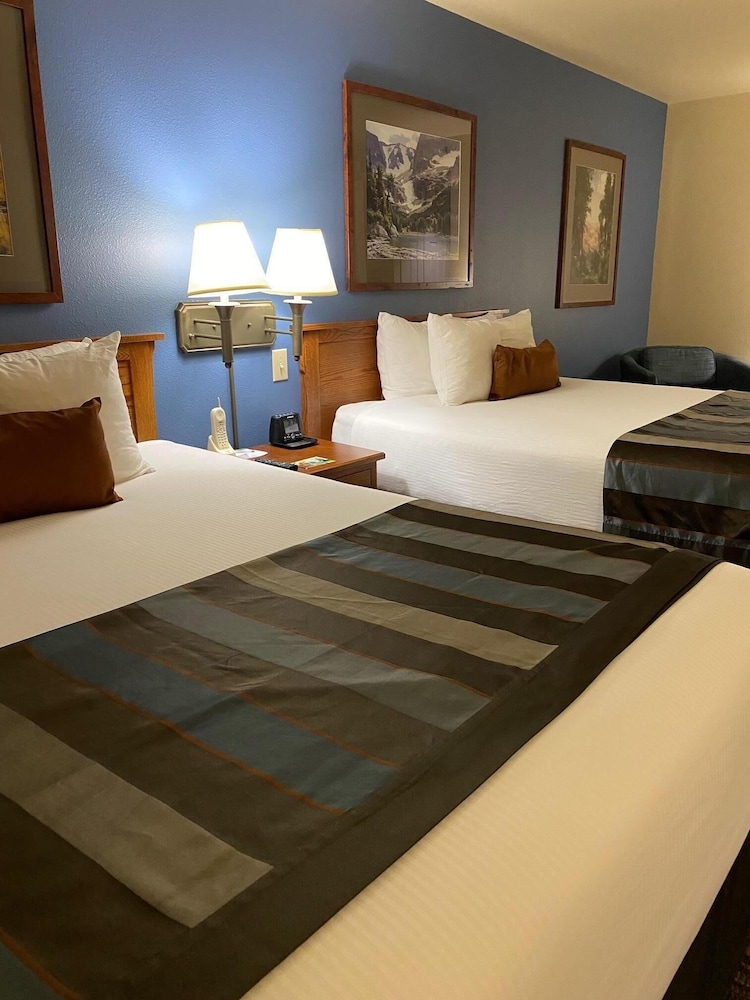 Room, 2 Queen Beds, Non Smoking, Refrigerator & Microwave - Photo 3