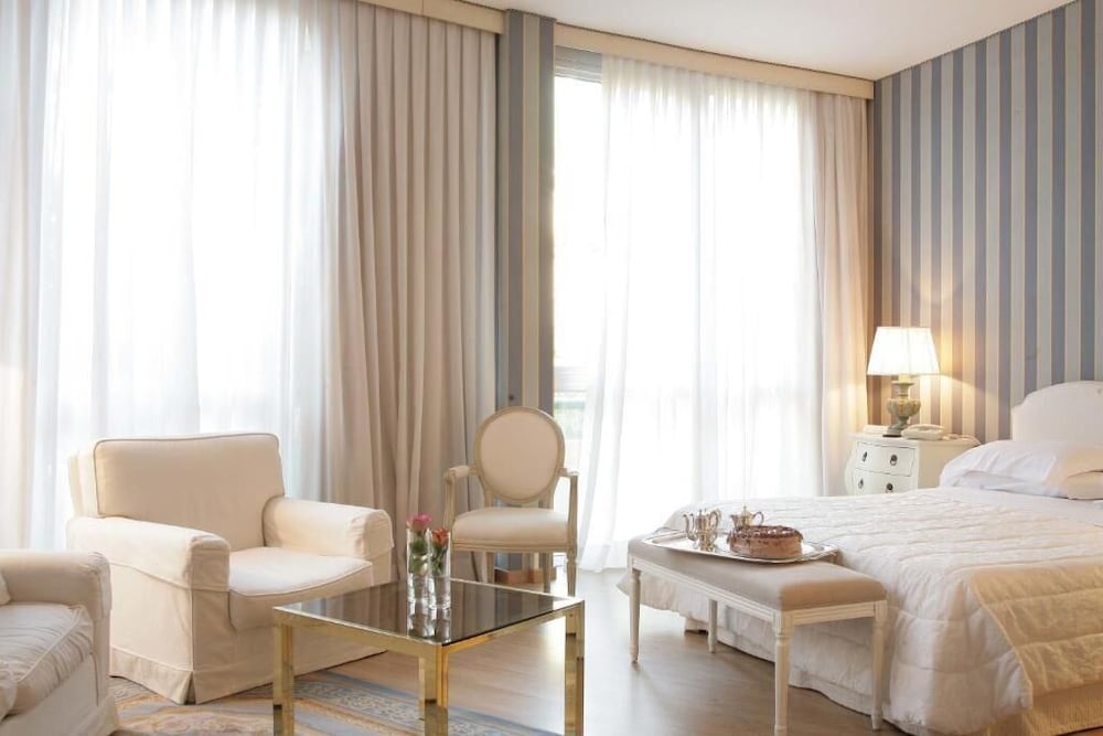Deluxe Double Room - Photo 8