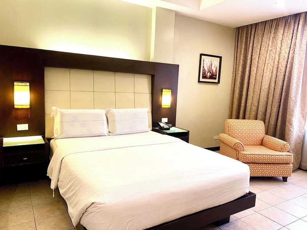 Deluxe Queen with Extra Mattress photo 3
