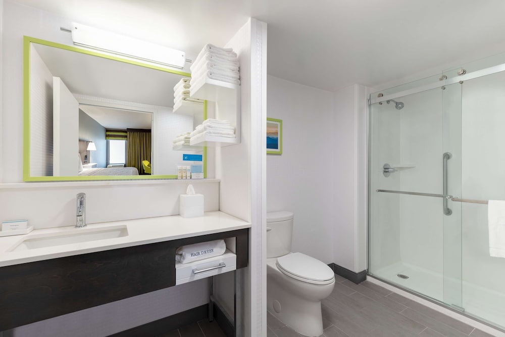 Suite, 1 King Bed, Non Smoking - Photo 5