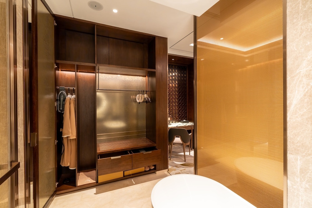 Premier Atrium Twin photo 3