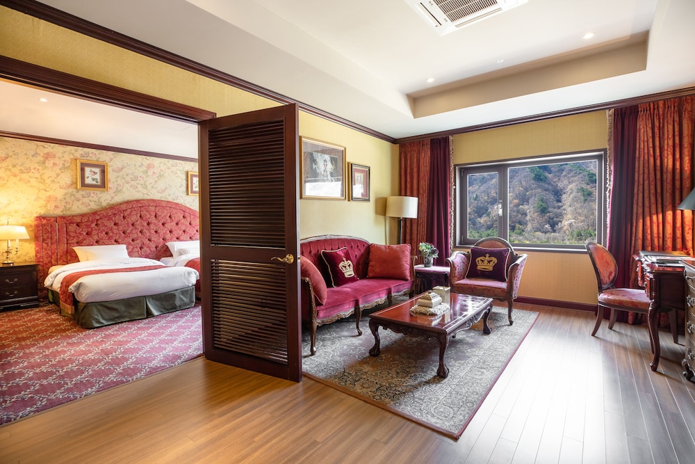 Suite (Randomly assigned Room) photo 2