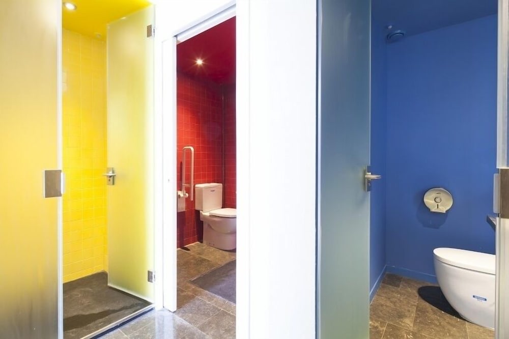 Shared Dormitory, Mixed Dorm (16 Bed Dorm) photo 3