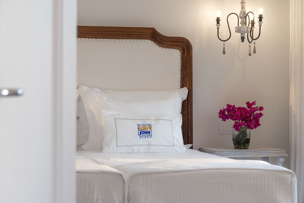 Signature Family Suite with Sea View - Photo 3