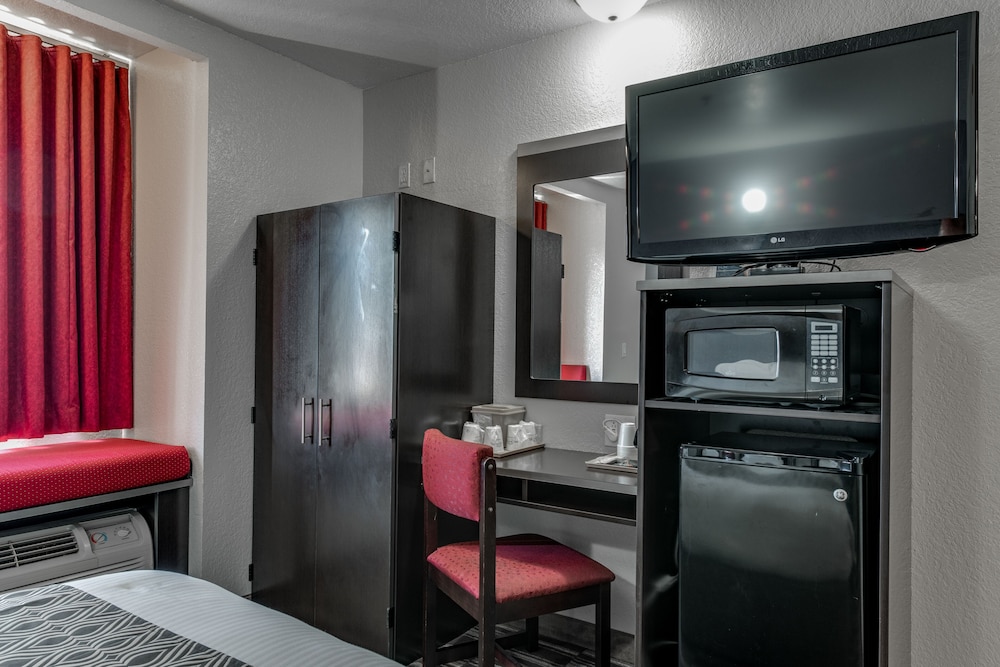 Room, Accessible photo 3