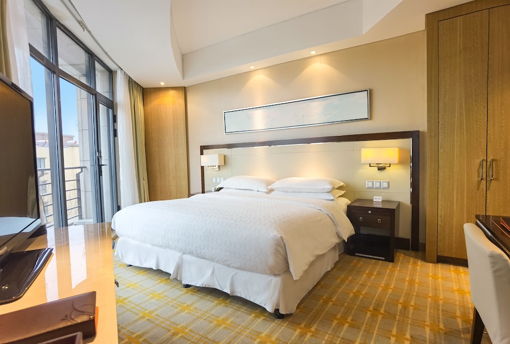 Standard Room, 1 King Bed, City View photo 1