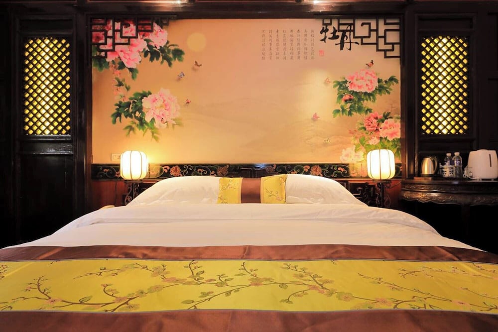 Luxury Suite, Courtyard View