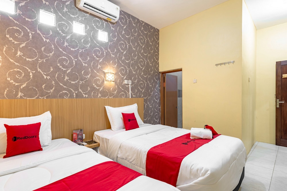 Premium Twin Room (Reddoorz) photo 1